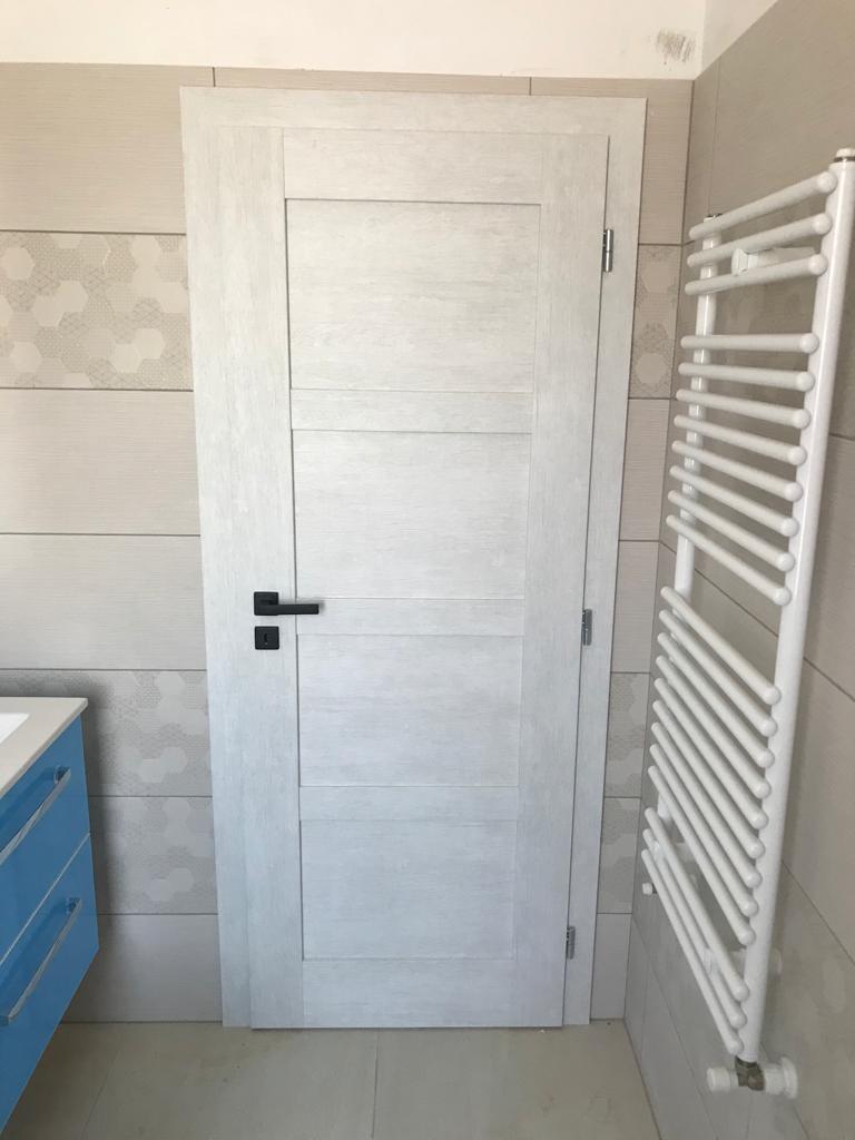 Ușă de interior pentru baie